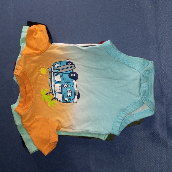 6 bodysuits - Picture 3 of 7